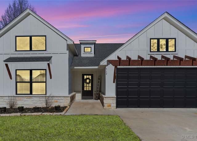 Property at 317 SE 6th St, Pryor, OK 74361, 3 beds, 2 baths