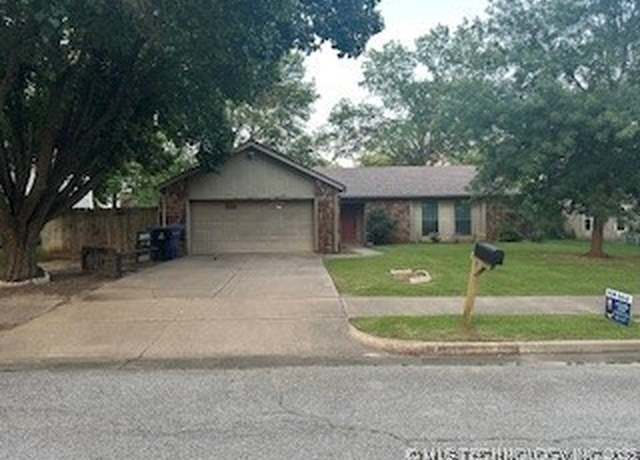 Property at 113 S Kalanchoe Ave, Broken Arrow, OK 74012, 3 beds, 2 baths