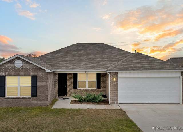 Property at 2021 S 14th St, Broken Arrow, OK 74012, 4 beds, 2 baths