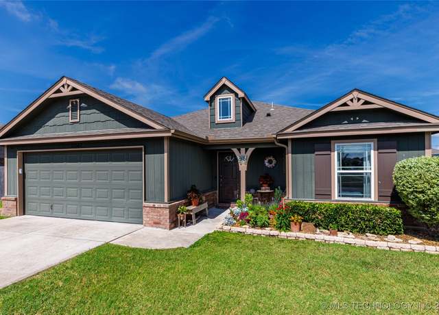 Property at 11042 N 120th Ave E, Owasso, OK 74055, 3 beds, 2 baths