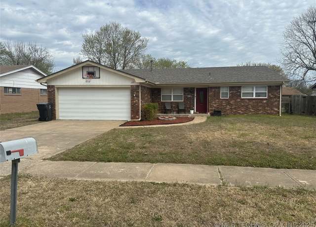 Property at 1633 S 3rd St, Broken Arrow, OK 74012, 3 beds, 2 baths