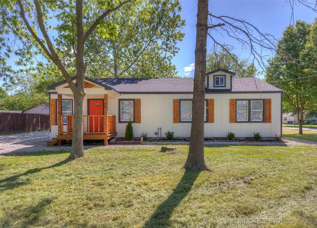 Property at 917 S Birch Pl, Broken Arrow, OK 74012, 4 beds, 2 baths