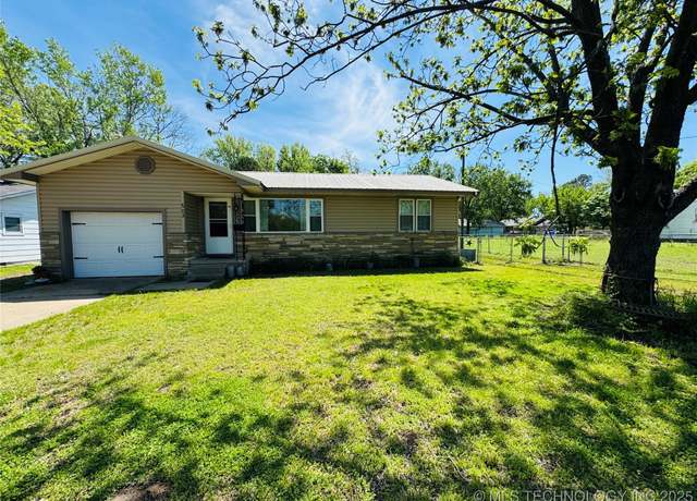 Property at 503 NW 2nd St, Checotah, OK 74426, 2 beds, 1 bath