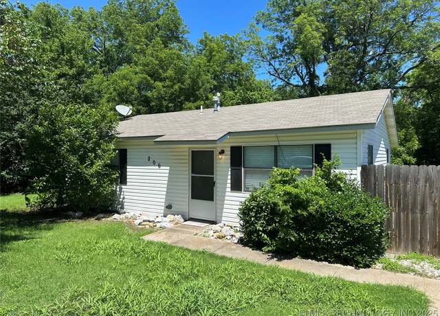 Property at 206 I St NE, Ardmore, OK 73401, 2 beds, 1 bath