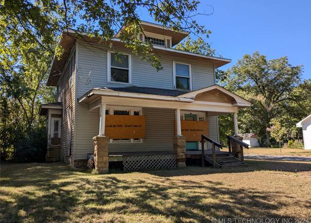 Property at 1231 Cherry St, Muskogee, OK 74403, 4 beds, 2 baths