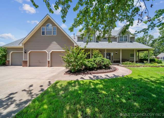 Property at 1805 NE Oakridge Dr, Claremore, OK 74017, 4 beds, 2.5 baths