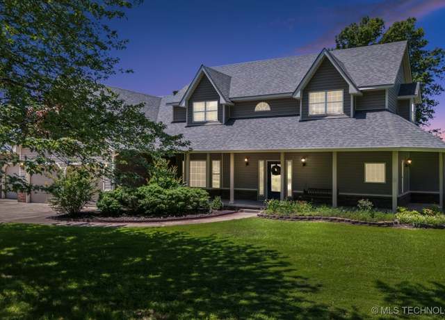 Property at 1805 NE Oakridge Dr, Claremore, OK 74017, 4 beds, 2.5 baths