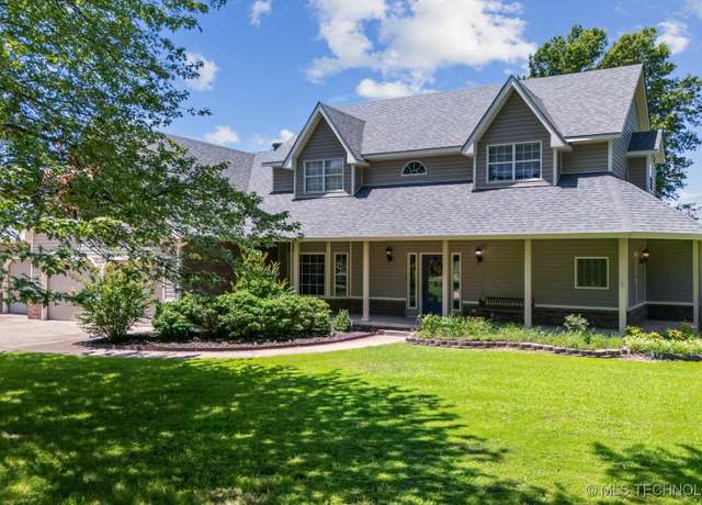 Property at 1805 NE Oakridge Dr, Claremore, OK 74017, 4 beds, 2.5 baths