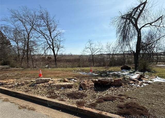 Property at 320 W 49th Ct, Sand Springs, OK 74063
