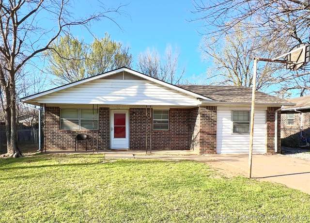 Property at 2124 E Surrey, Ada, OK 74820, 4 beds, 1.5 baths