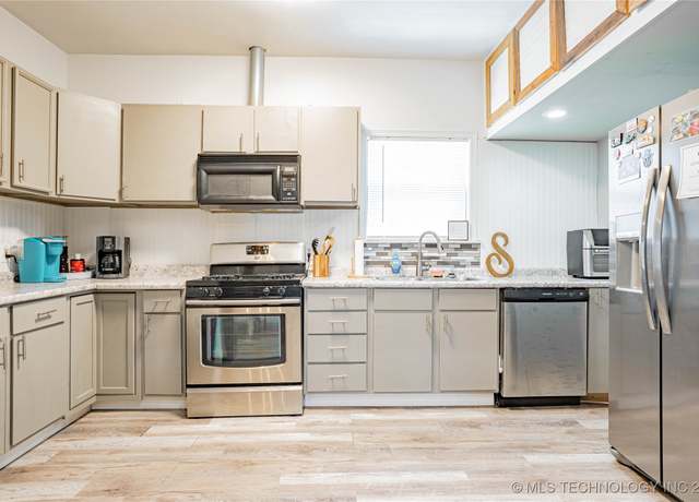 Property at 219 E 4th Ave, Bristow, OK 74010, 4 beds, 2 baths