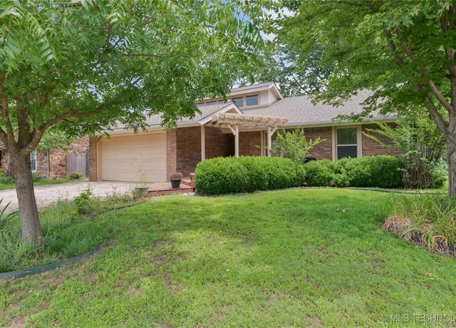 Property at 3021 S Ash Ave, Broken Arrow, OK 74012, 3 beds, 2 baths