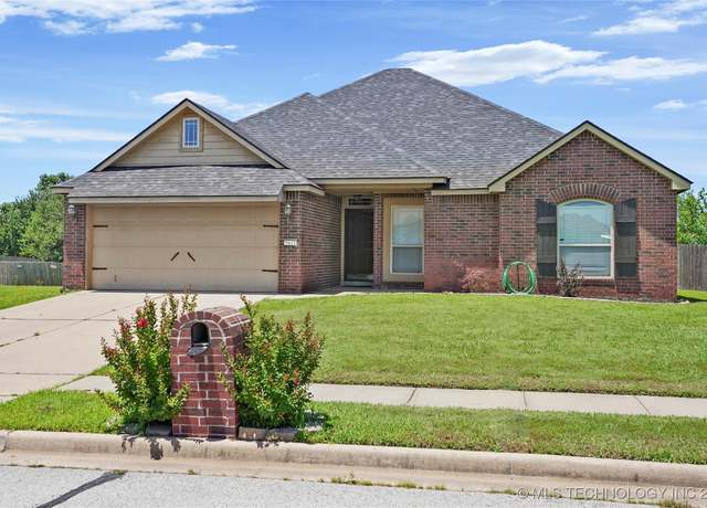 Property at 5612 N 31st St, Broken Arrow, OK 74014, 3 beds, 2 baths