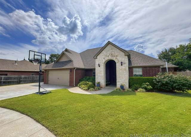 Property at 661 Kingston Pl, Tahlequah, OK 74464, 3 beds, 2 baths