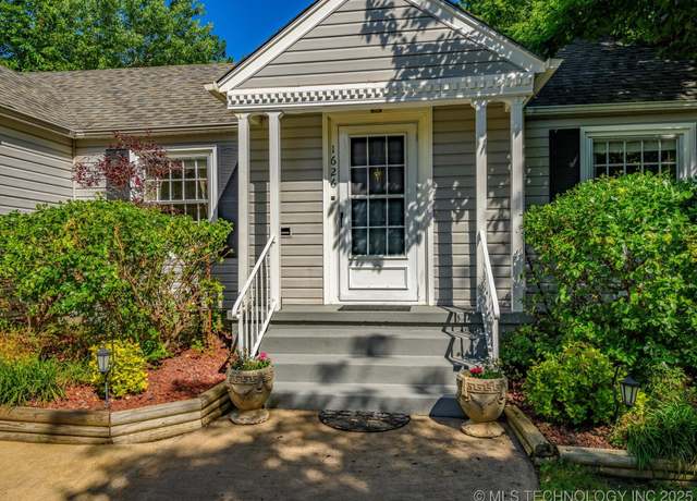 Property at 1626 S Dewey Ave, Bartlesville, OK 74003, 3 beds, 1.5 baths