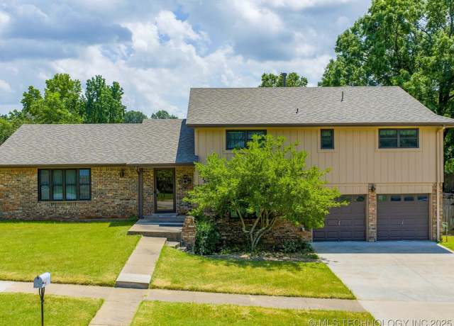 Property at 4715 Rolling Meadows Rd, Bartlesville, OK 74006, 4 beds, 2.5 baths