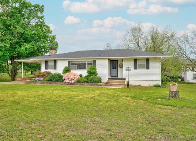 Property at 1321 E Broadway St, Cushing, OK 74023, 3 beds, 2.5 baths