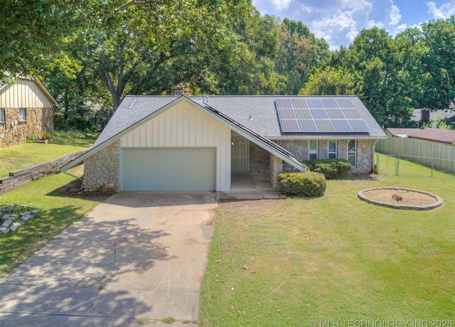 Property at 7829 S College Pl, Tulsa, OK 74136, 3 beds, 2 baths
