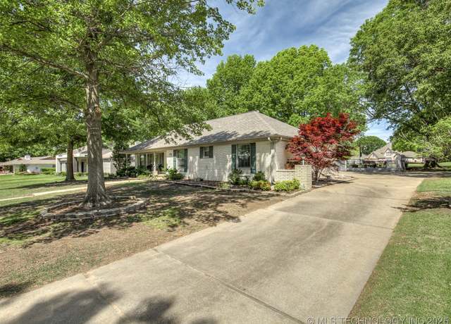 Property at 406 Fairway Dr, Broken Arrow, OK 74011, 4 beds, 2.5 baths