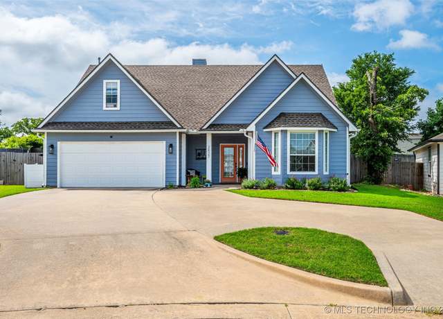 Property at 2827 Abbey, Ada, OK 74820, 3 beds, 2 baths