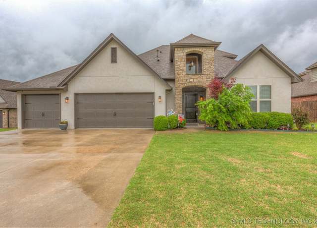Property at 7317 E Nashville St, Broken Arrow, OK 74014, 5 beds, 3 baths