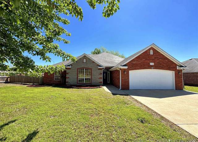 Property at 3795 Lexington Ave, Tahlequah, OK 74464, 4 beds, 2 baths