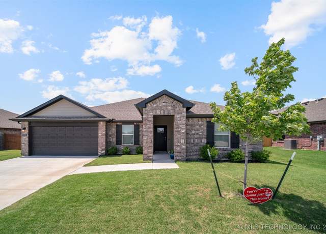 Property at 2709 Stonecreek Dr, Claremore, OK 74017, 4 beds, 2 baths