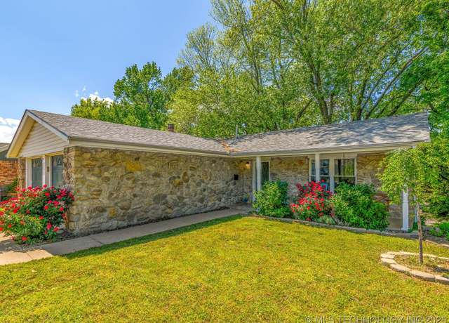 Property at 1015 Renick Ln, Bartlesville, OK 74006, 4 beds, 2 baths