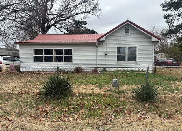 Property at 1400 W Seneca St, Okmulgee, OK 74447, 2 beds, 1 bath