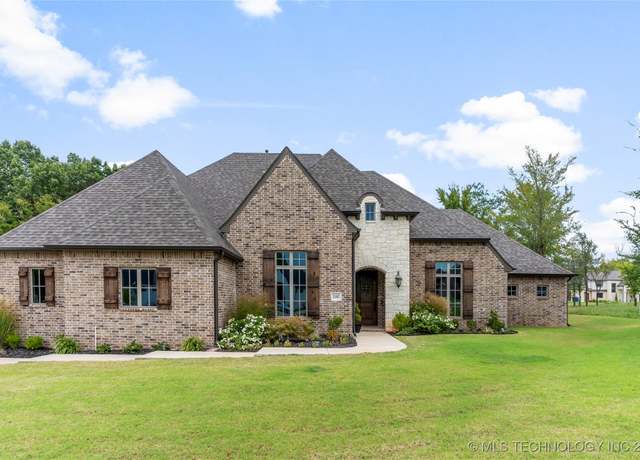 Property at 2102 E Huntsville Ct, Broken Arrow, OK 74011, 4 beds, 3.5 baths