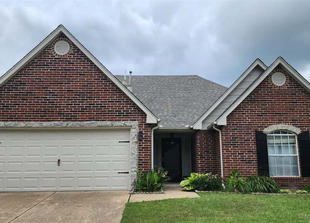 Property at 1104 W San Antonio St, Broken Arrow, OK 74012, 3 beds, 2 baths
