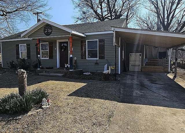 Property at 313 E Ash Ave, Fort Gibson, OK 74434, 4 beds, 2 baths