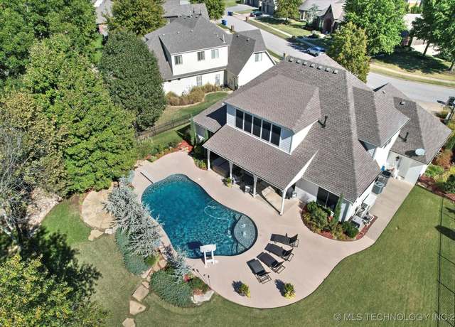 Property at 8117 E Freeport St, Broken Arrow, OK 74014, 4 beds, 3.5 baths