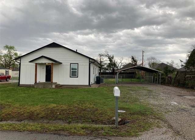 Property at 402 S Perdue Ave, Claremore, OK 74017, 3 beds, 2 baths
