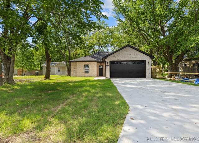 Property at 617 W 14th, Ada, OK 74820, 3 beds, 2 baths