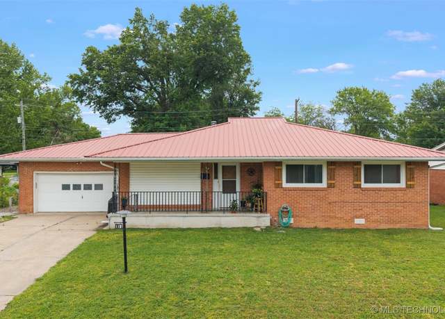 Property at 110 Sunset Dr, Vinita, OK 74301, 3 beds, 2 baths
