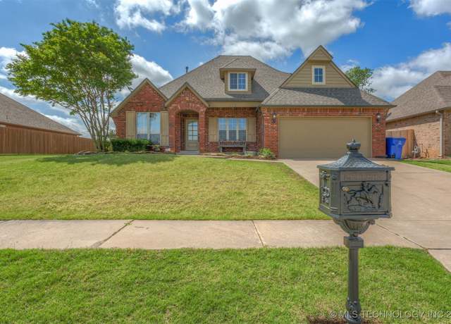 Property at 1509 E Edgewater St, Broken Arrow, OK 74012, 4 beds, 3 baths