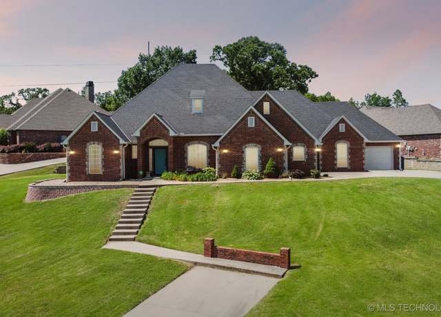 Property at 316 E 44th St, Sand Springs, OK 74063, 4 beds, 4 baths