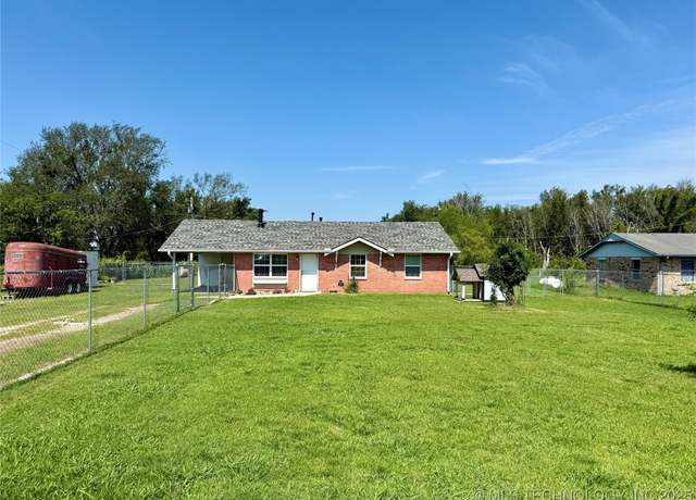 Property at 32807 S 250 Rd, Henryetta, OK 74437, 3 beds, 1.5 baths