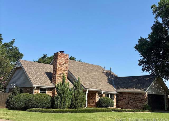 Property at 904 E 14th St, Cushing, OK 74023, 3 beds, 2.5 baths
