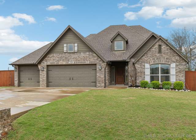 Property at 1819 E 43rd St, Sand Springs, OK 74063, 4 beds, 3 baths