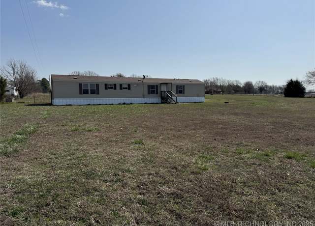Property at 17125 E 455 Pl, Claremore, OK 74017, 3 beds, 2 baths