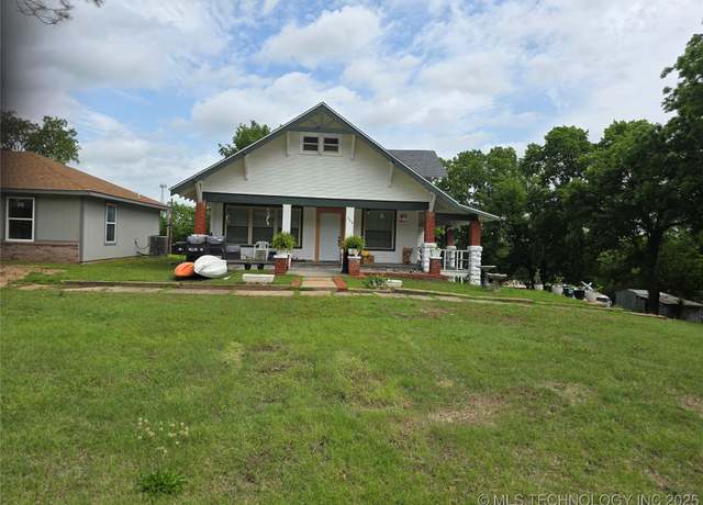 Property at 406 Denver St, Pawnee, OK 74058, 3 beds, 2 baths
