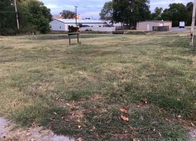 Property at 102 S Elliott St, Pryor, OK 74361
