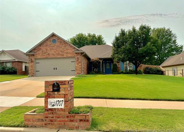 Property at 1707 Walnut Hill Ln, Claremore, OK 74019, 4 beds, 2 baths