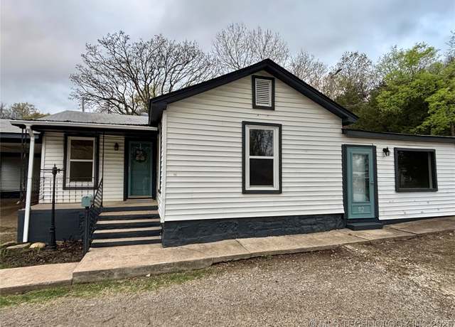 Property at 112 S 7th St, Eufaula, OK 74432, 3 beds, 2 baths