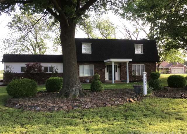 Property at 1213 NE 5th St, Pryor, OK 74361, 3 beds, 2.5 baths