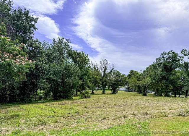 Property at 715 S Cherokee St, Locust Grove, OK 74352