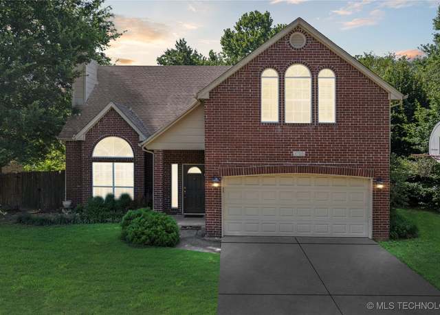 Property at 3725 W Freeport St, Broken Arrow, OK 74012, 3 beds, 2.5 baths