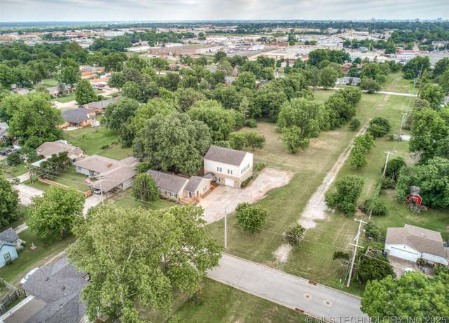 Property at 05504 E 5th Pl, Tulsa, OK 74112, 6 beds, 4.5 baths